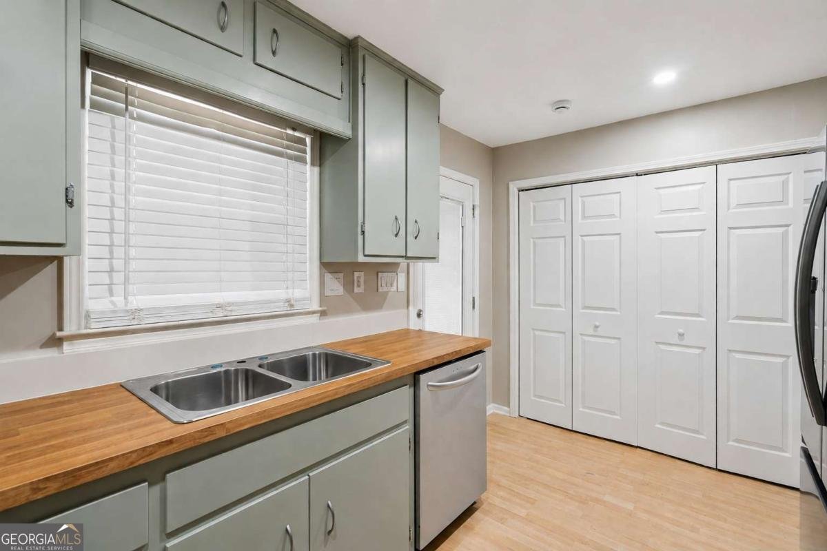 16 Holly Downs Court Atlanta - Photo 10