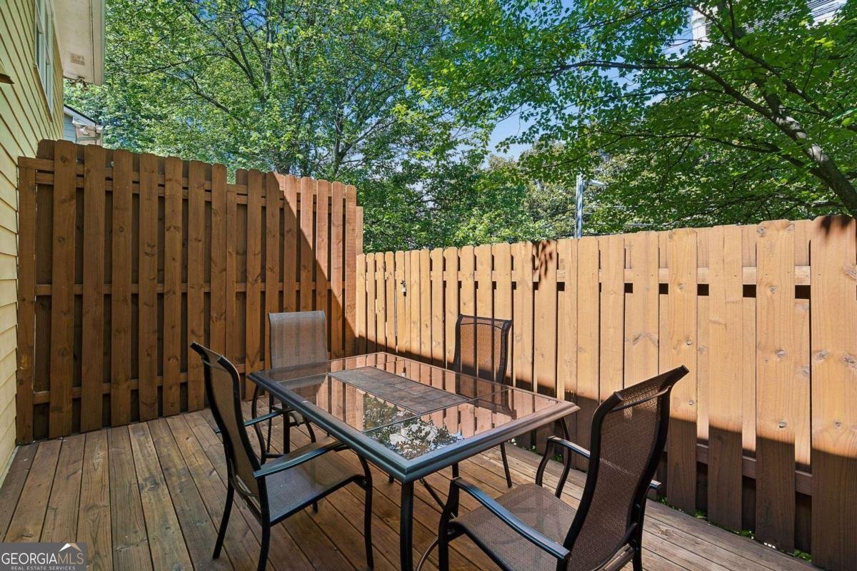 16 Holly Downs Court Atlanta - Photo 18