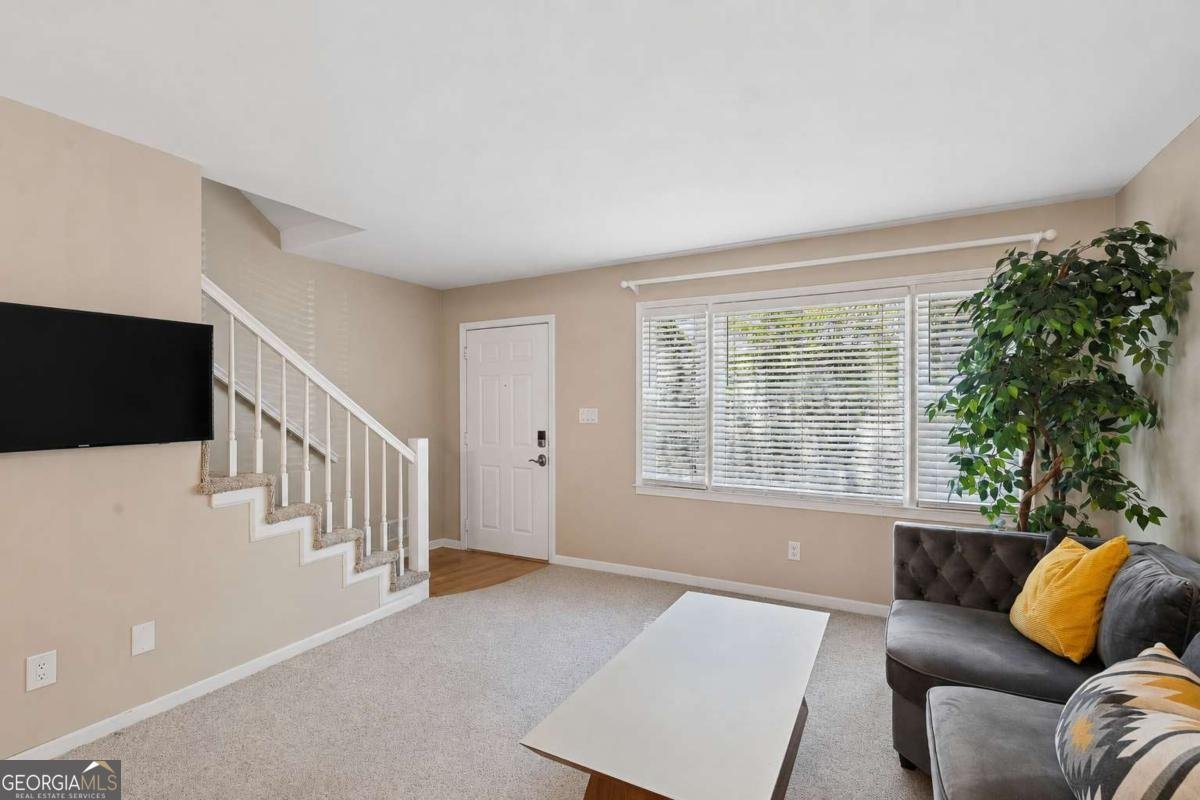 16 Holly Downs Court Atlanta - Photo 6
