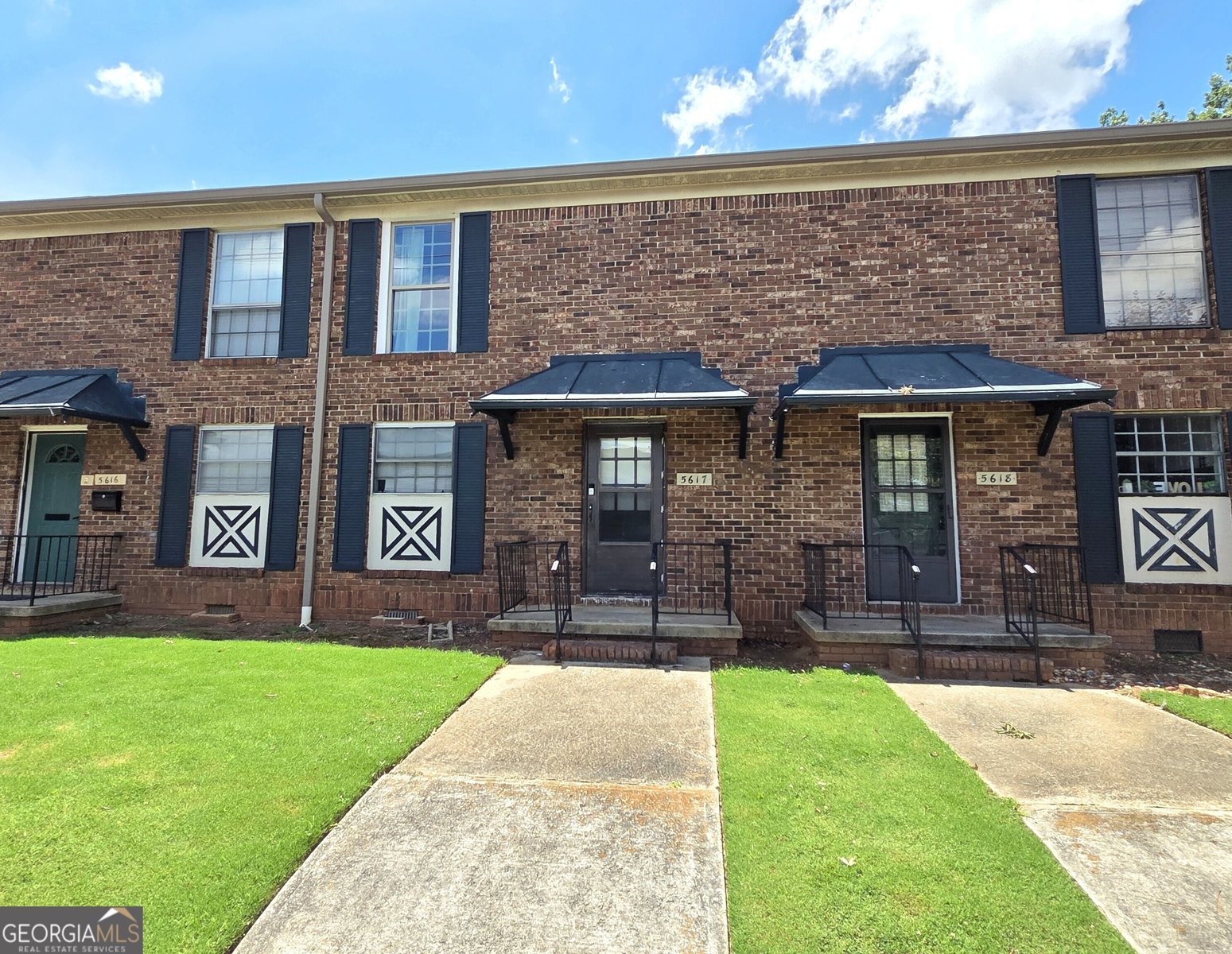 5617 Kingsport Drive Sandy Springs - main photo