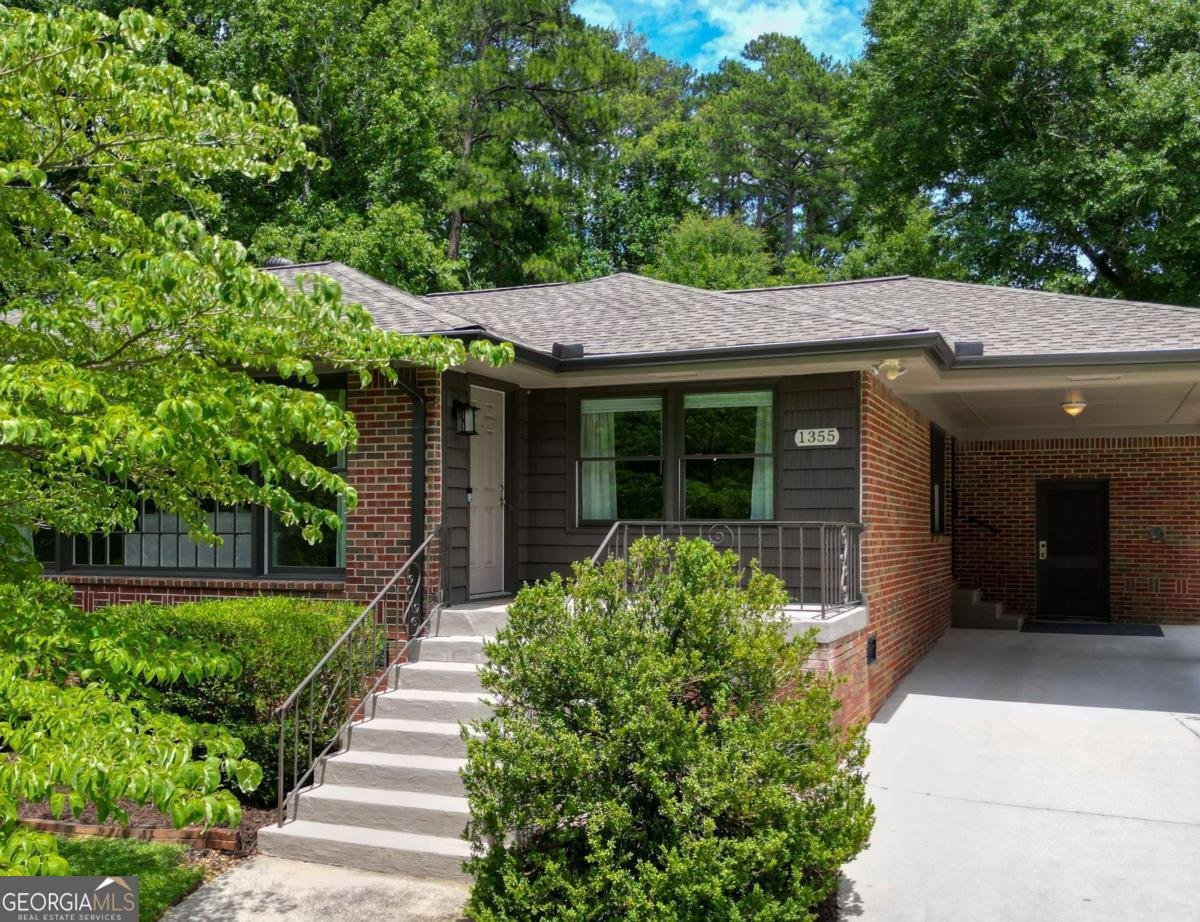 1355 Amanda Circle Decatur - main photo