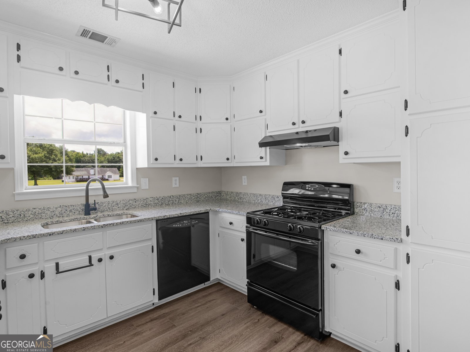 110 Country Meadows Court McDonough - Photo 10