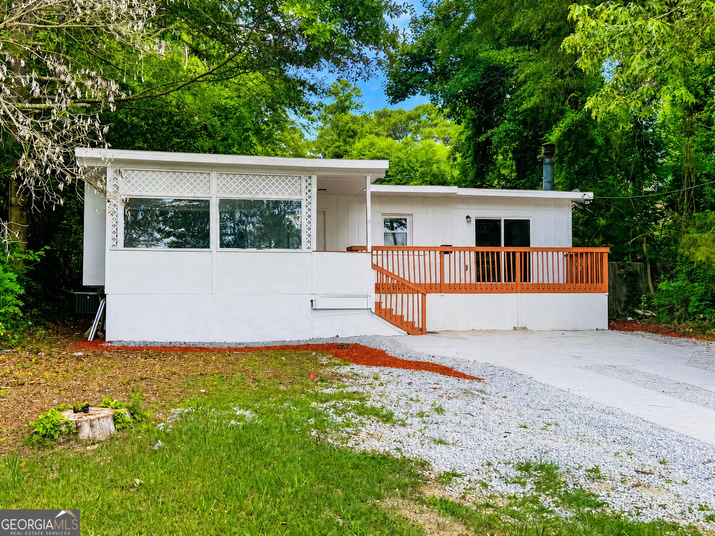 967 Lake Drive Snellville - main photo