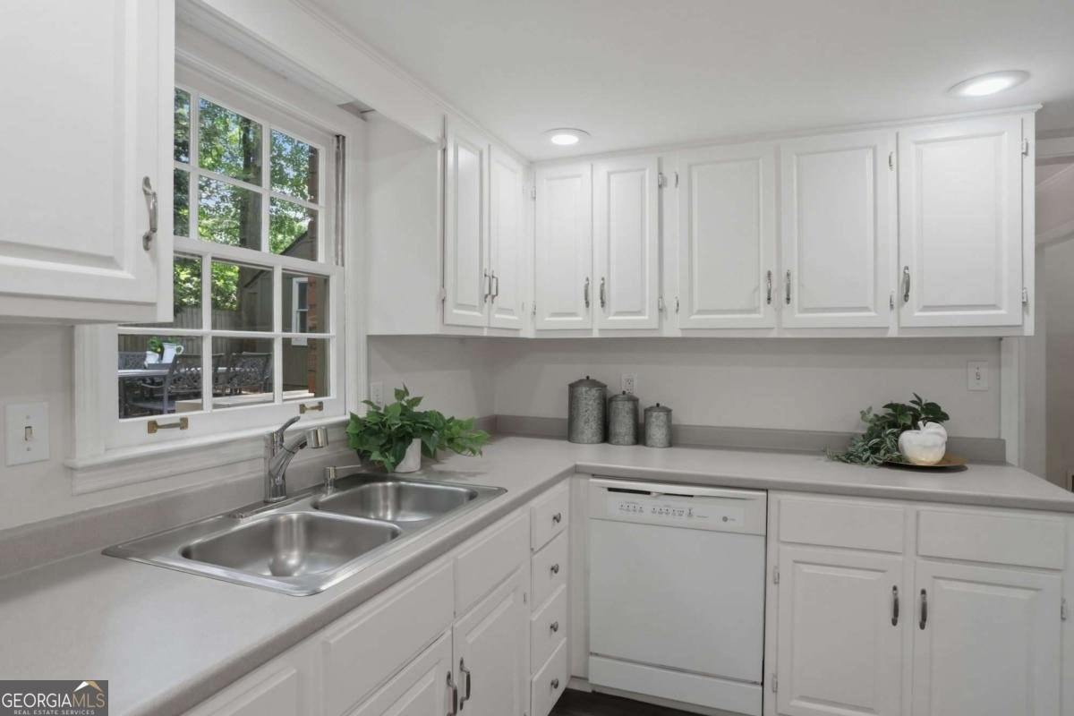 643 Grove Parkway SE Marietta - Photo 10