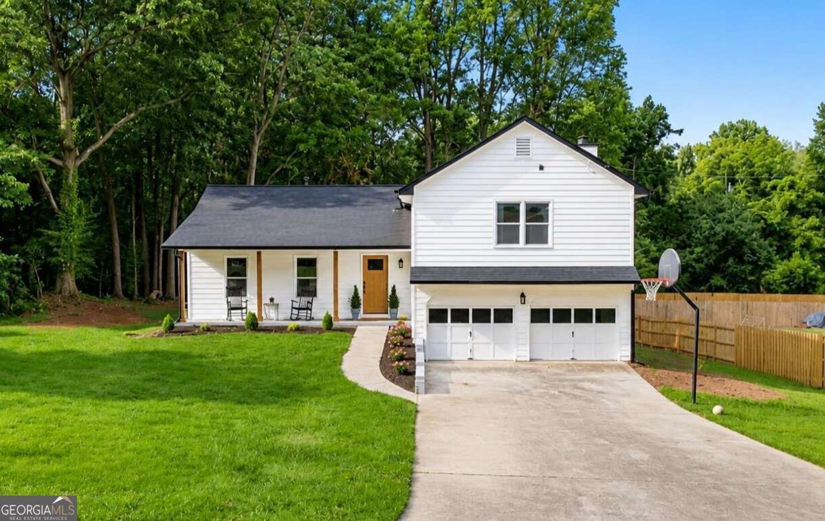 1548 Sprayberry Drive Marietta - main photo