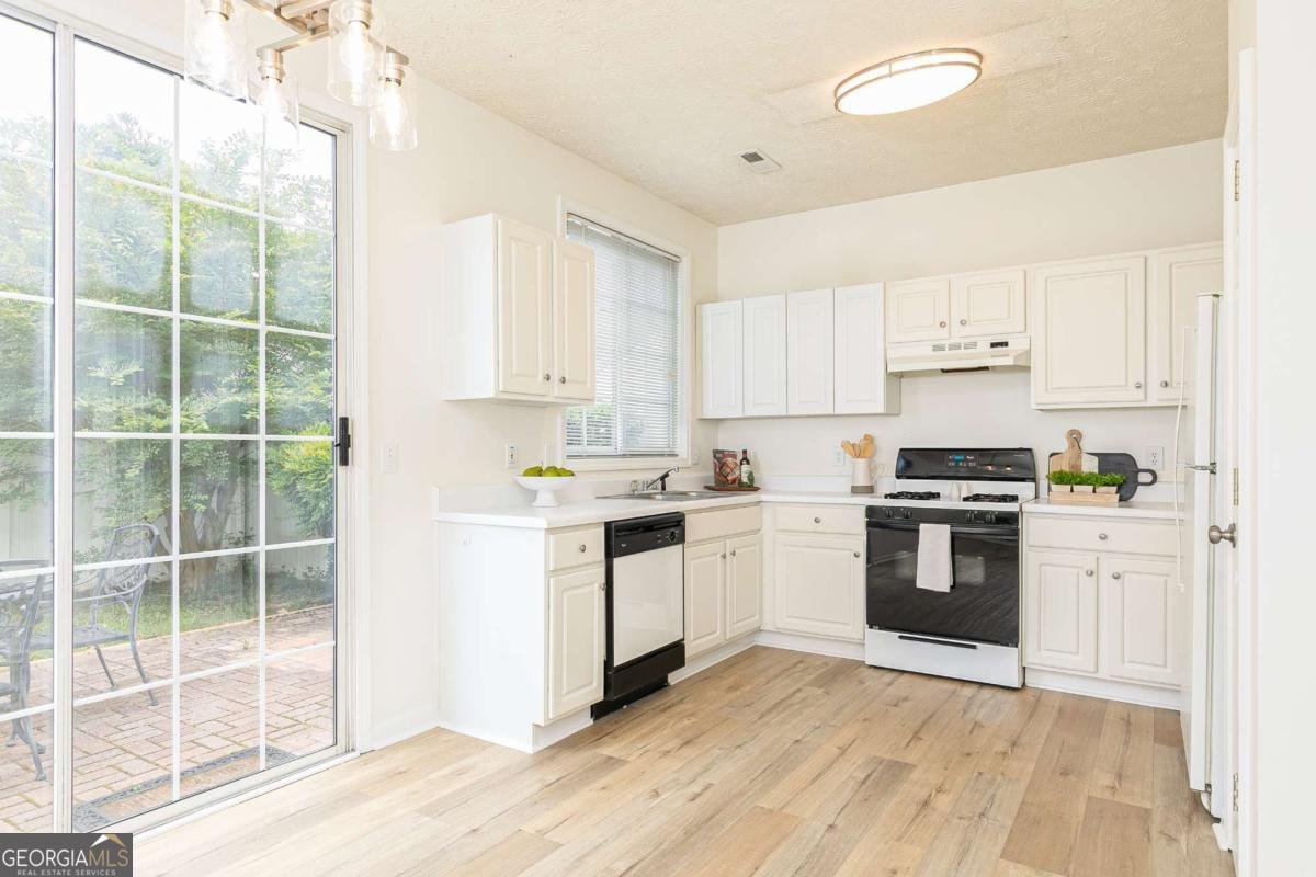 707 Bedford Court Woodstock - Photo 13
