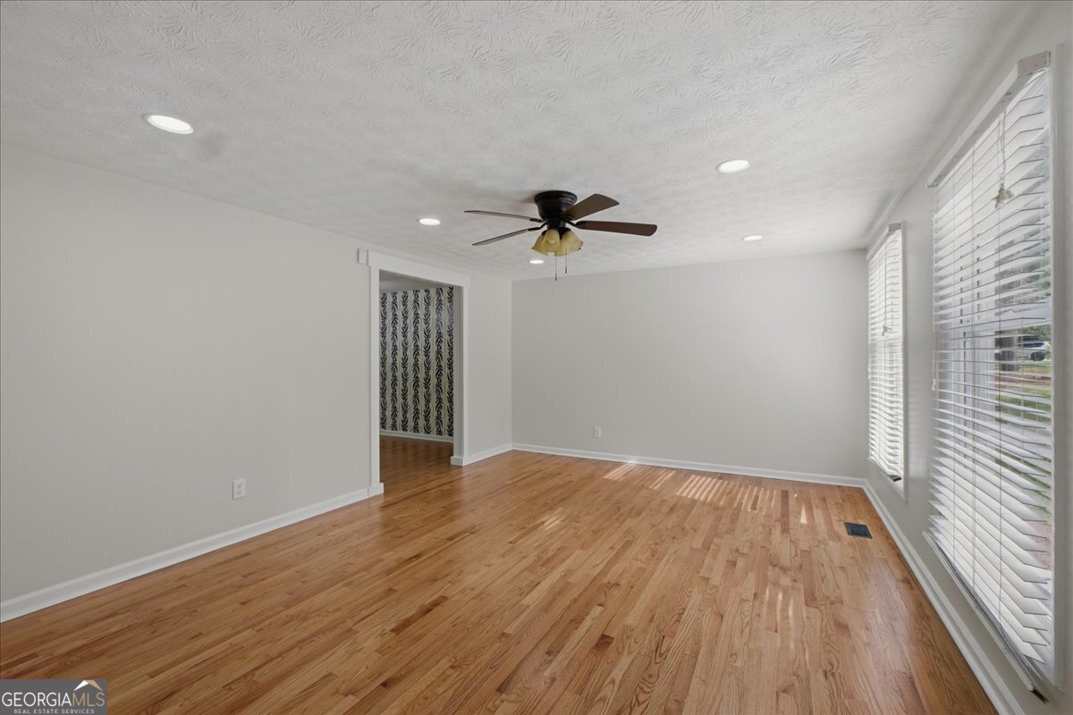 9470 Hillside Drive Roswell - Photo 6