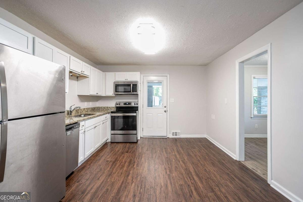 4696 Rockbridge Road Stone Mountain - Photo 11