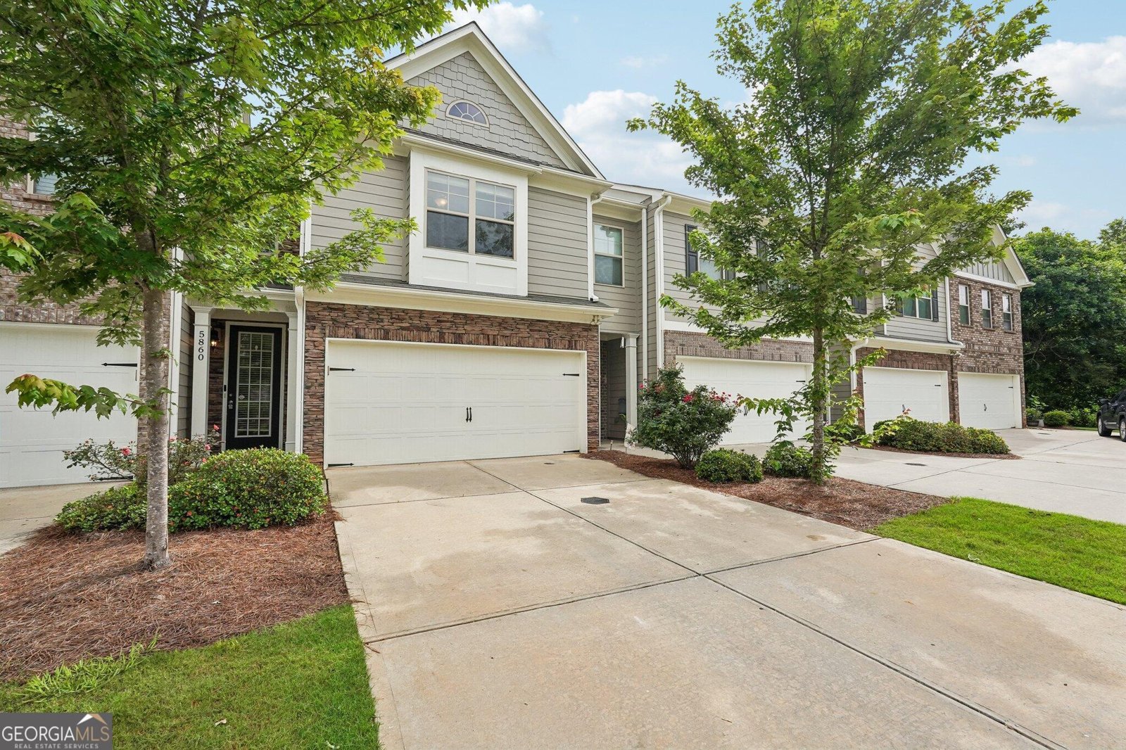 5860 Vinyard Lane Cumming - main photo