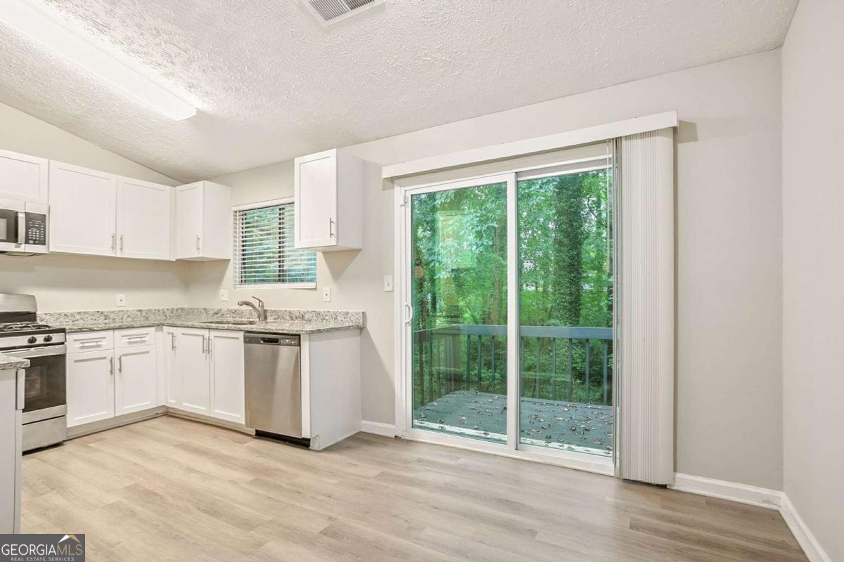 4696 Rockbridge Road Stone Mountain - Photo 8