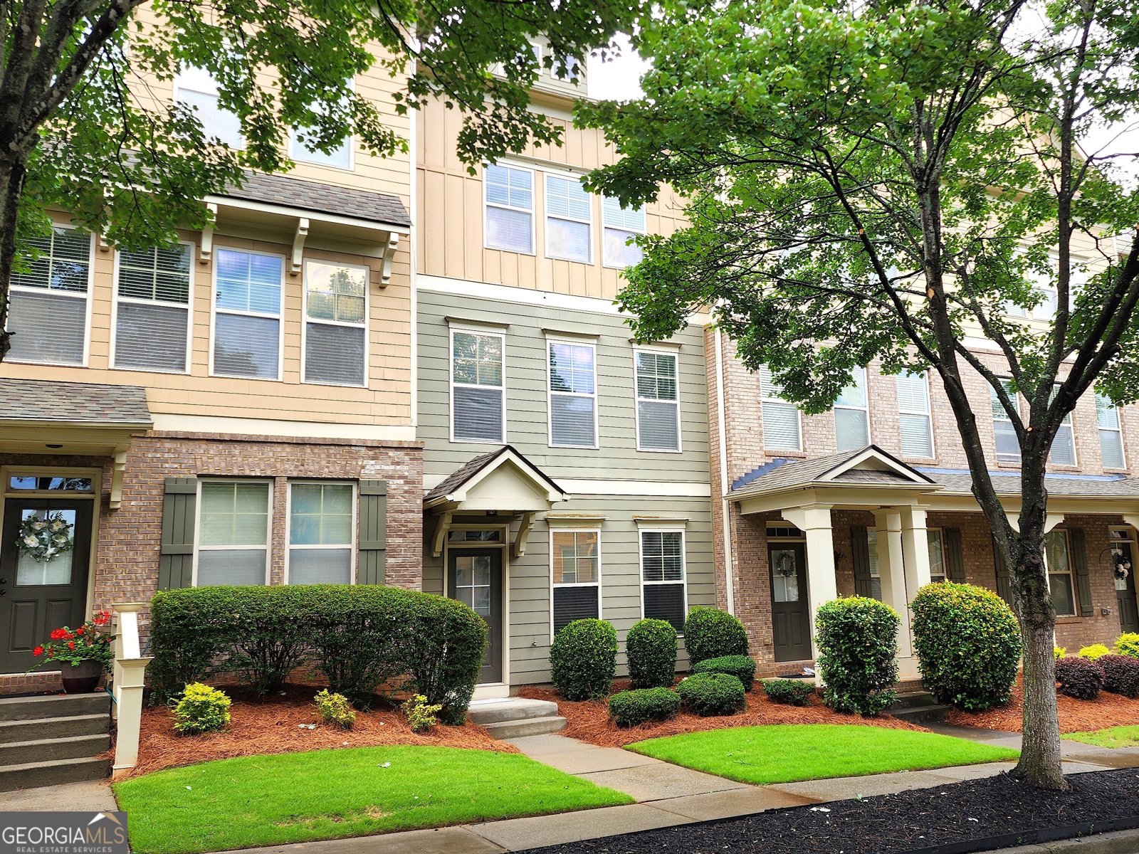 635 Grove Manor Park Suwanee - main photo