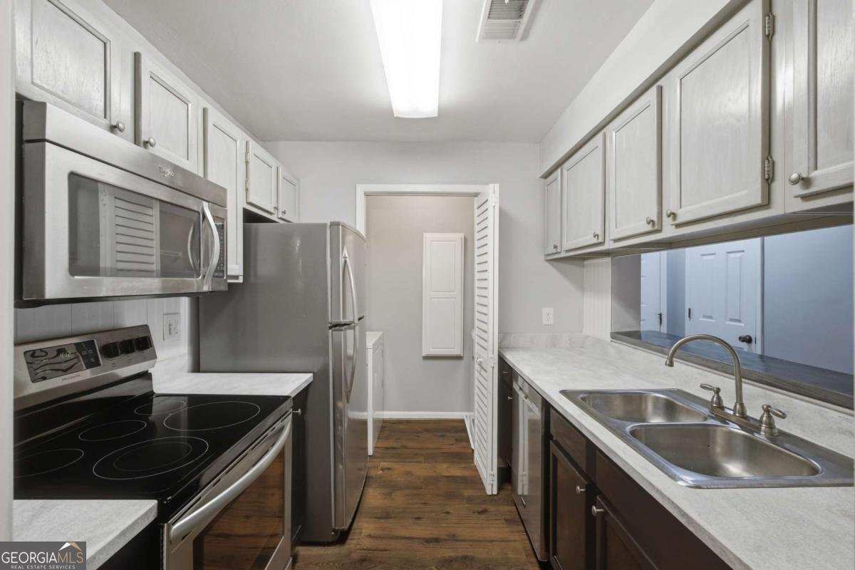 619 Barrington Hills Drive Atlanta - Photo 14