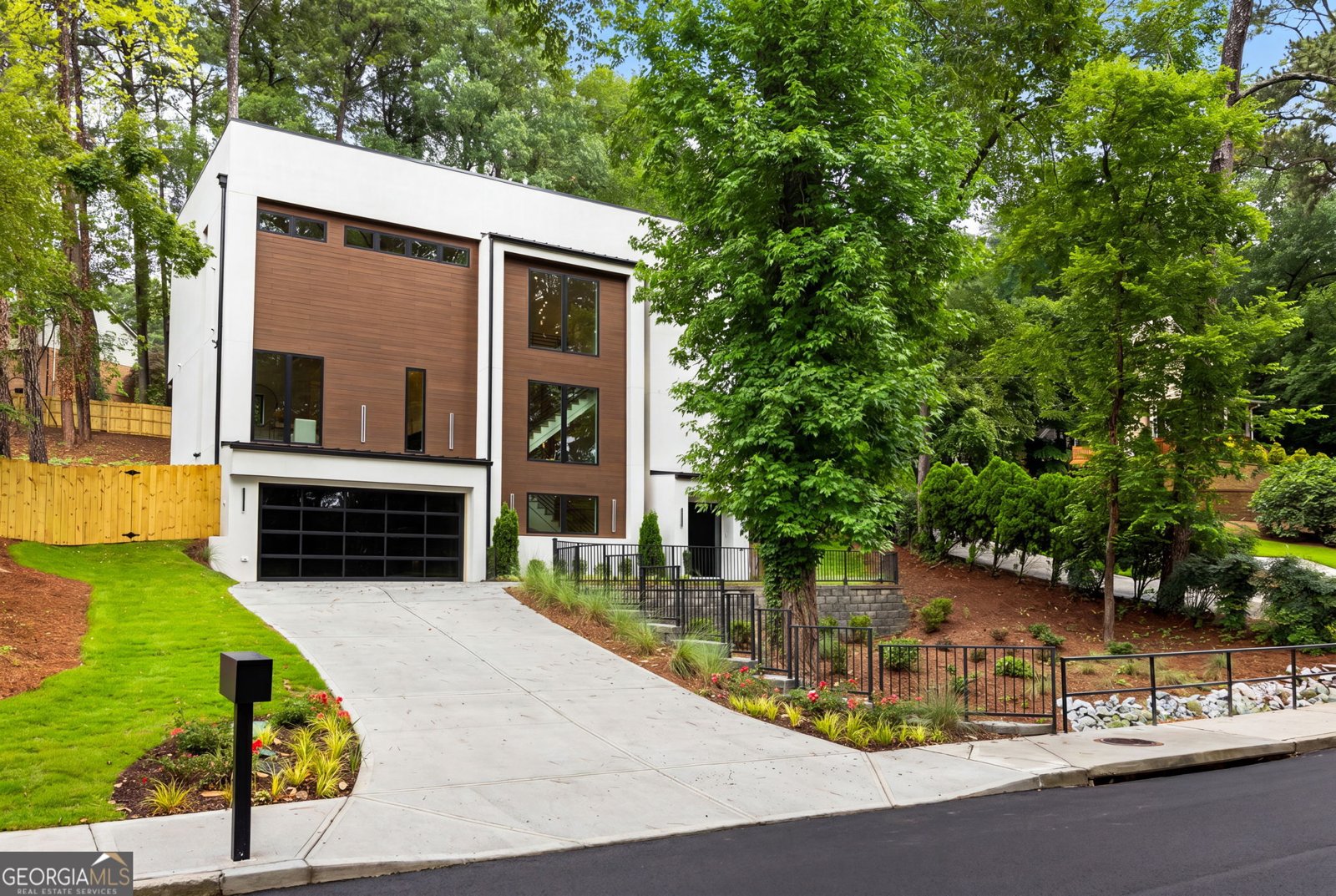 2822 Shady Valley Drive Atlanta - main photo