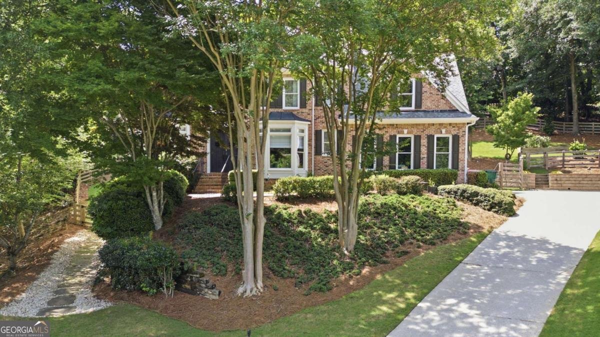 112 Grandcrest Drive Suwanee - main photo