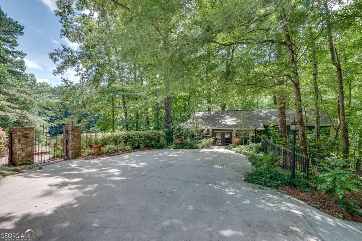 2341 Habersham Drive Marietta - Photo 73