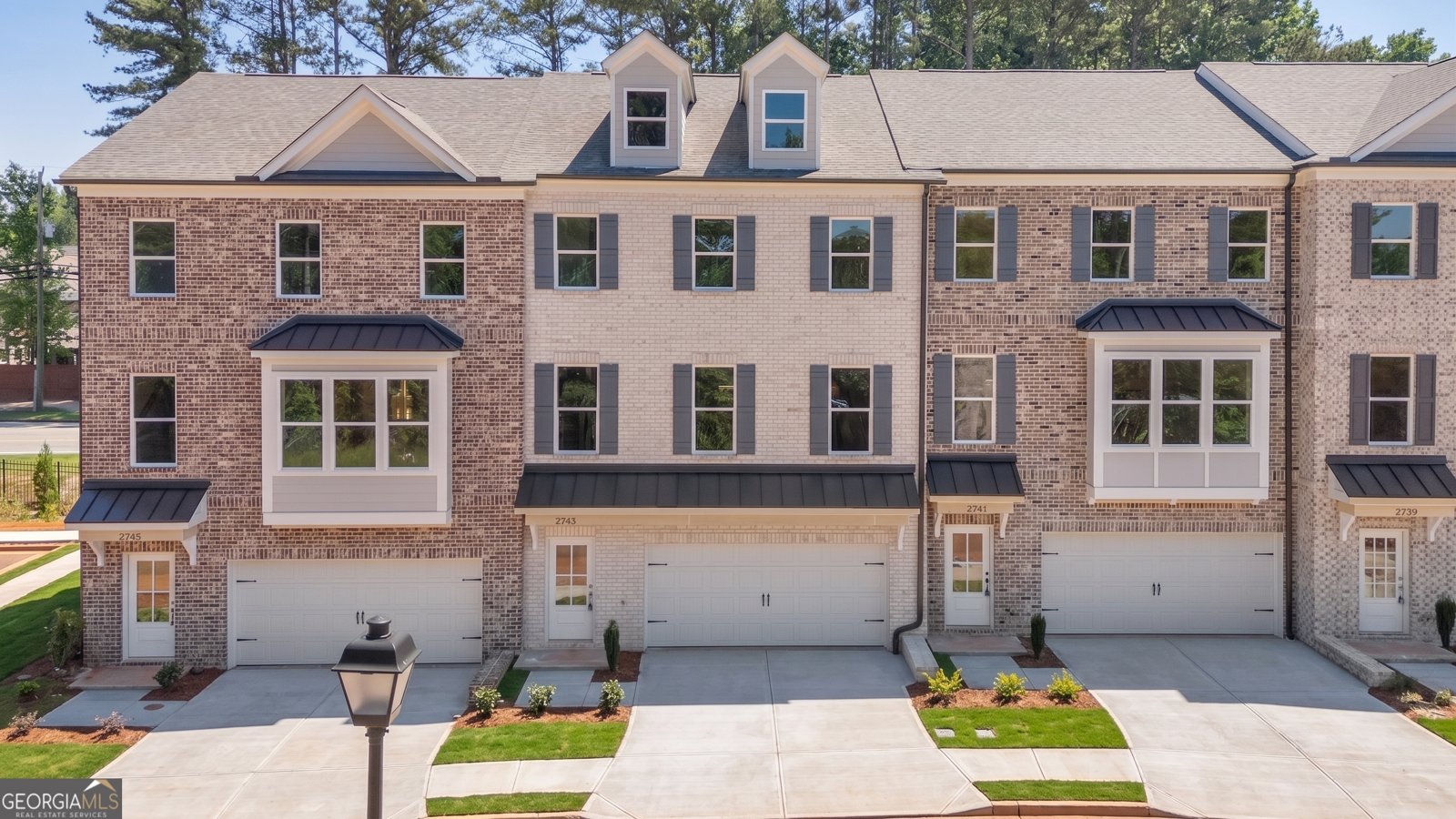 2743 Hallwood Lane Suwanee - main photo