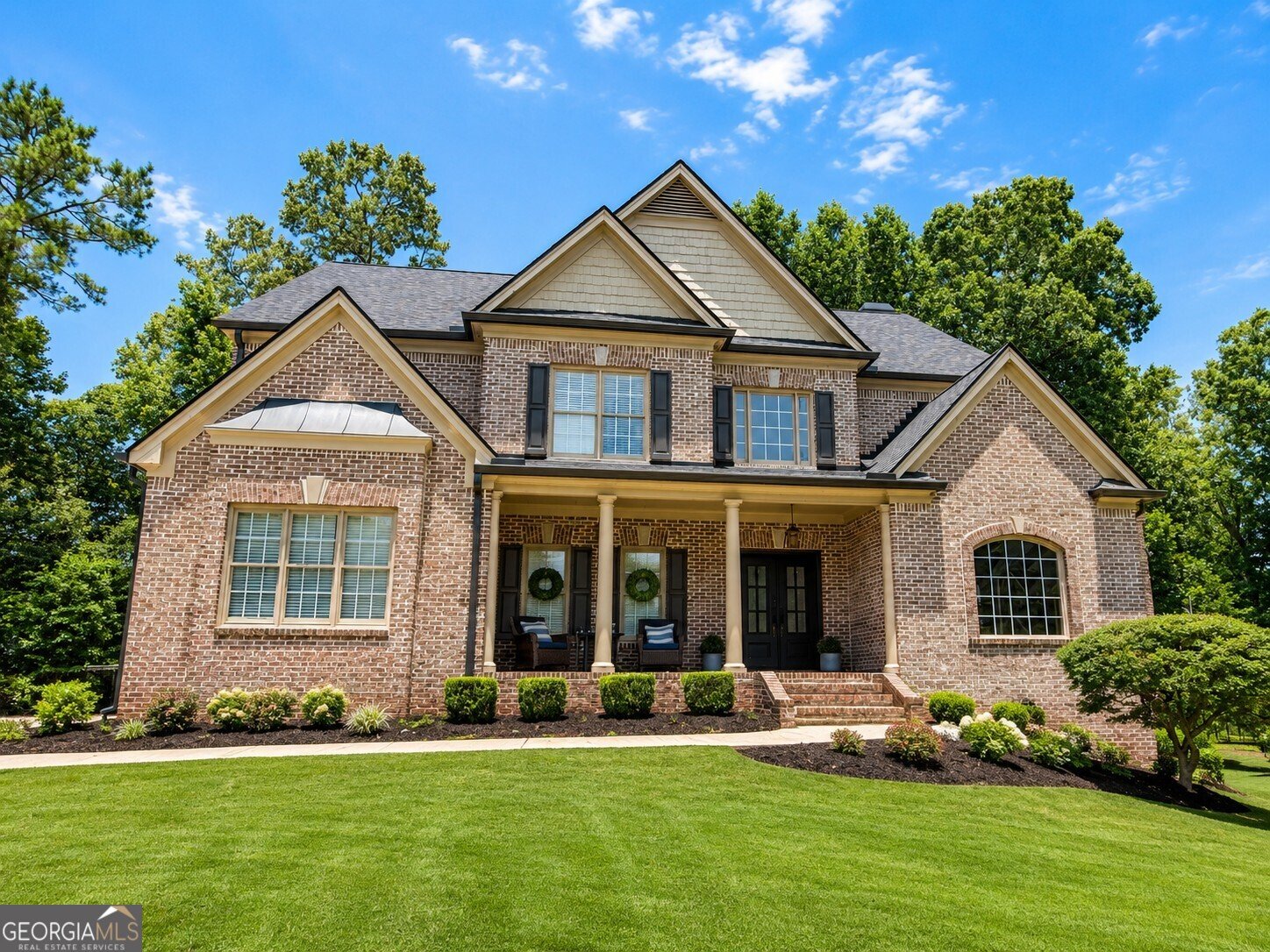 6885 Woodspring Way Cumming - main photo