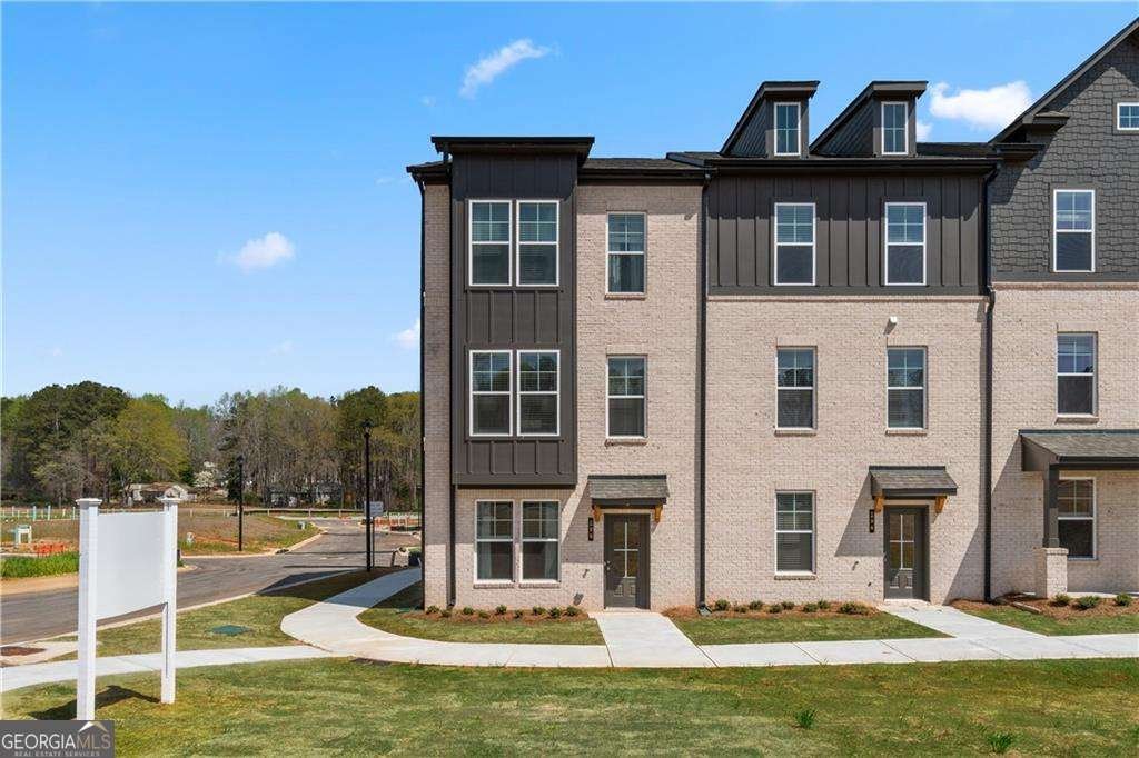 1901 Daybreak Lane Newnan - main photo
