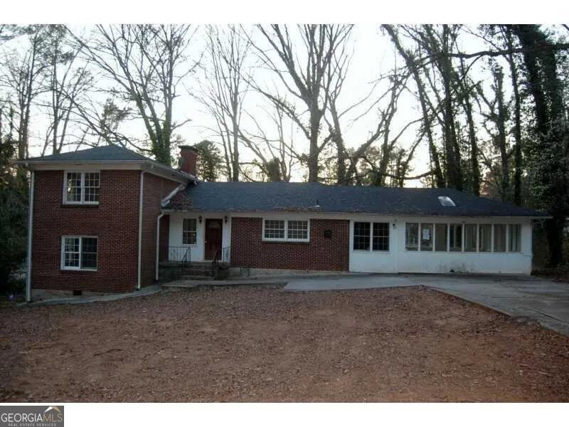 1045 Peyton Road Atlanta - main photo