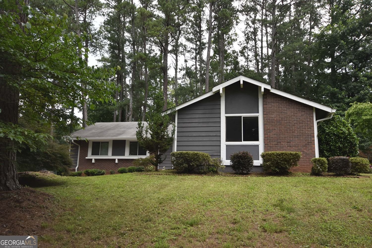 1288 Crescent Drive Marietta - main photo