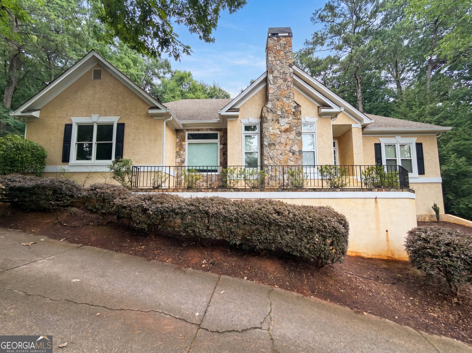 931 Sundew Drive Alpharetta - main photo