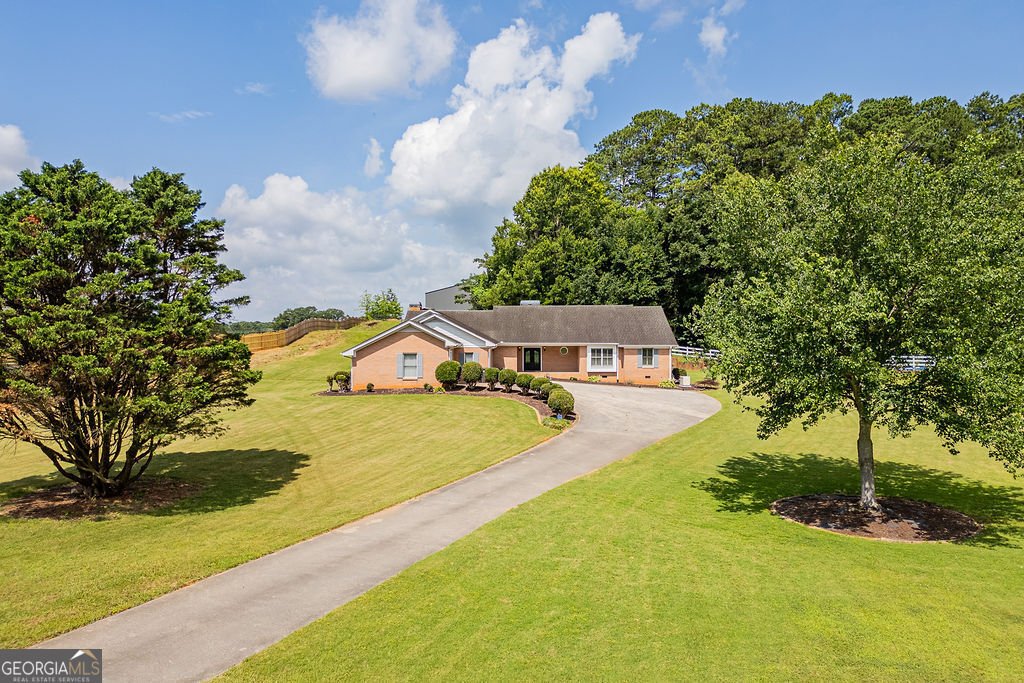 210 Wildwood Drive Cartersville - main photo
