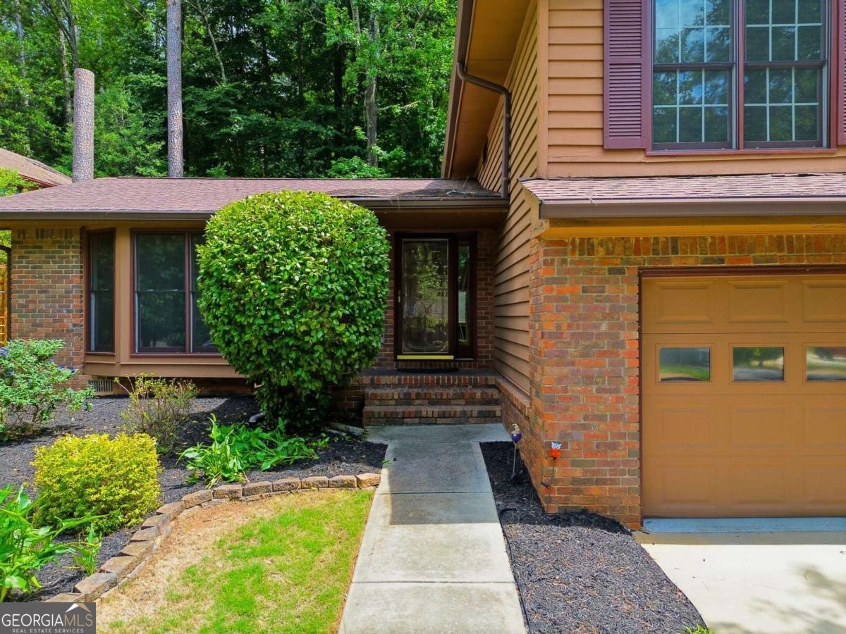 1170 Trailmore Drive Roswell - main photo