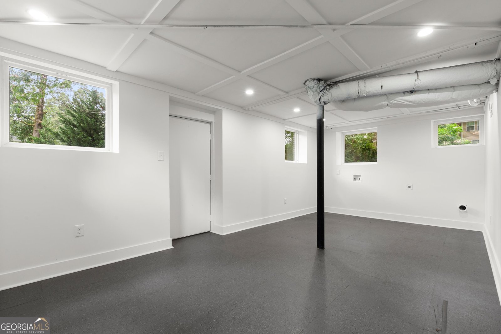 2324 Elmwood Circle Atlanta - Photo 18