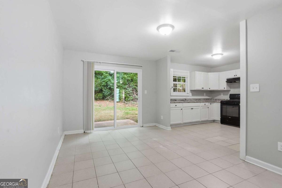 5202 Scarbrough Lane Stone Mountain - Photo 13