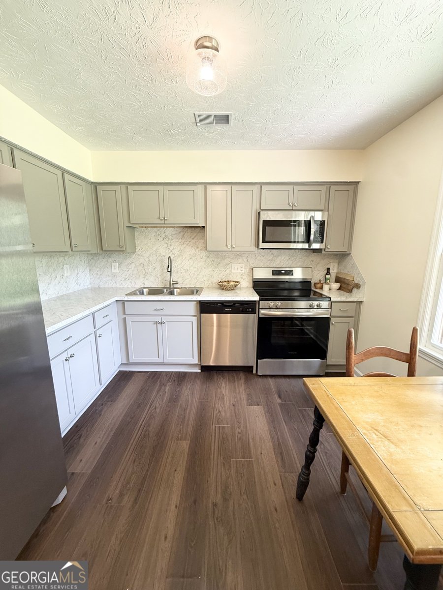815 McCurdy Blvd Manchester - Photo 9