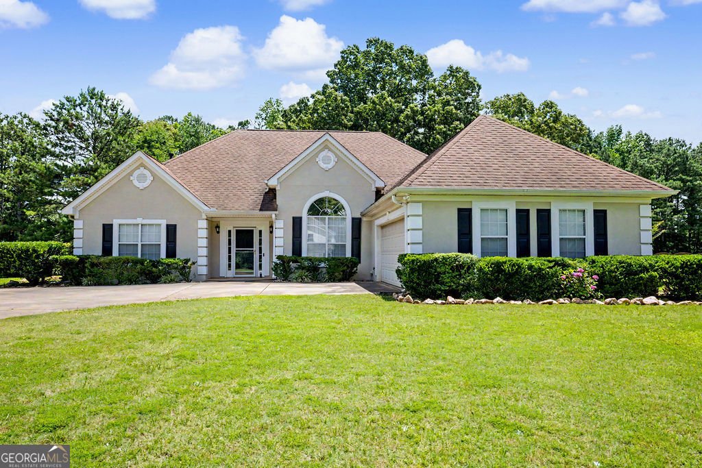 165 Crescent Circle Newnan - main photo
