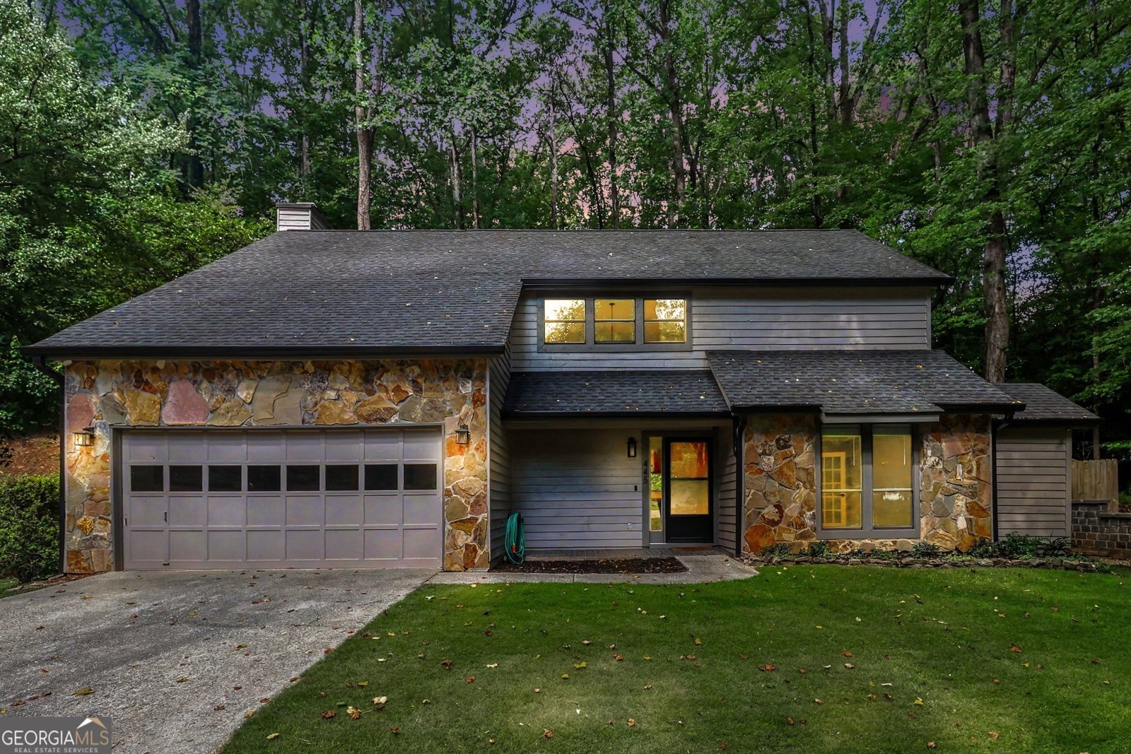 445 Taberwood Way Roswell - main photo