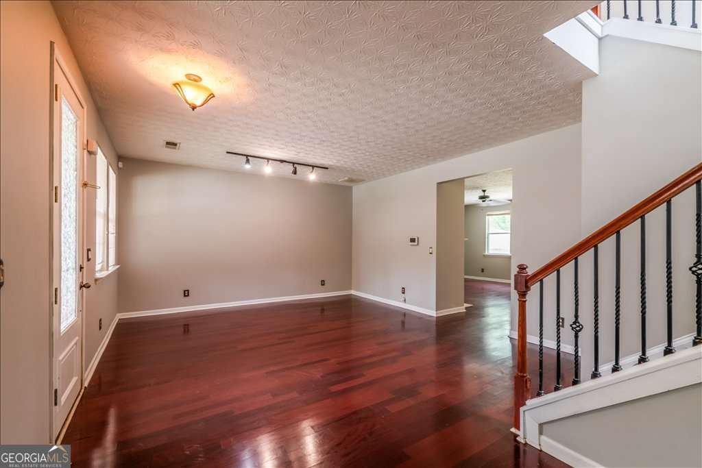 6164 Chastain Way Fairburn - Photo 9