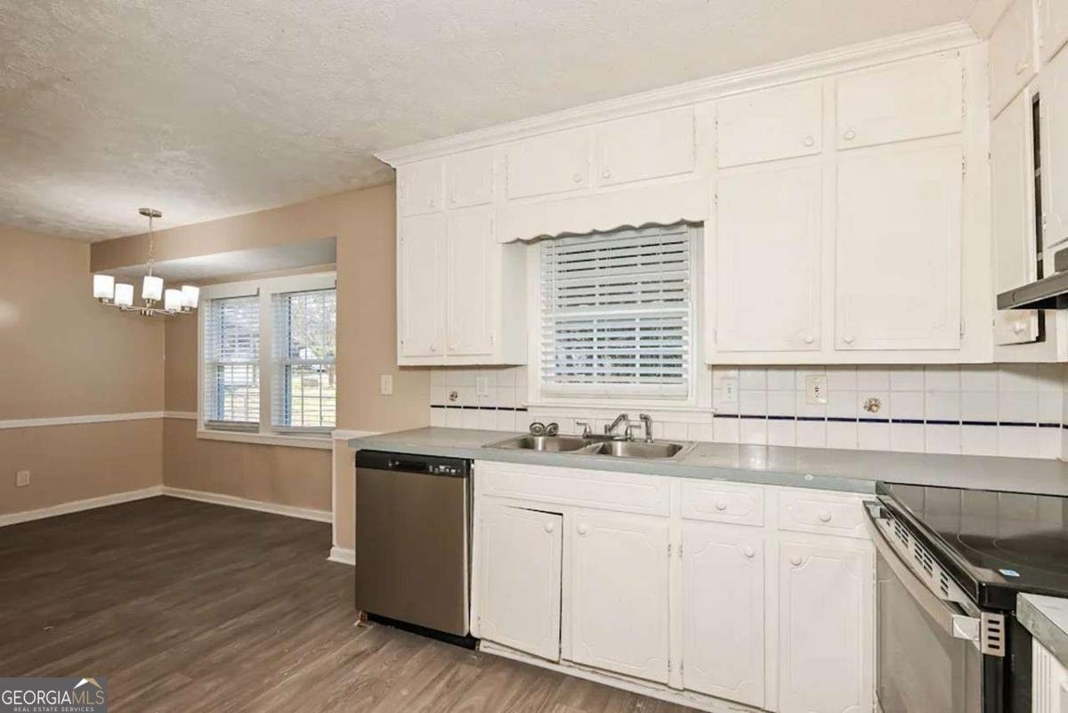 247 Sandra Drive Lilburn - Photo 11