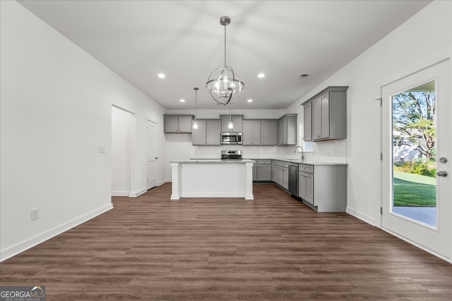 546 Lillian Way Statham - Photo 11