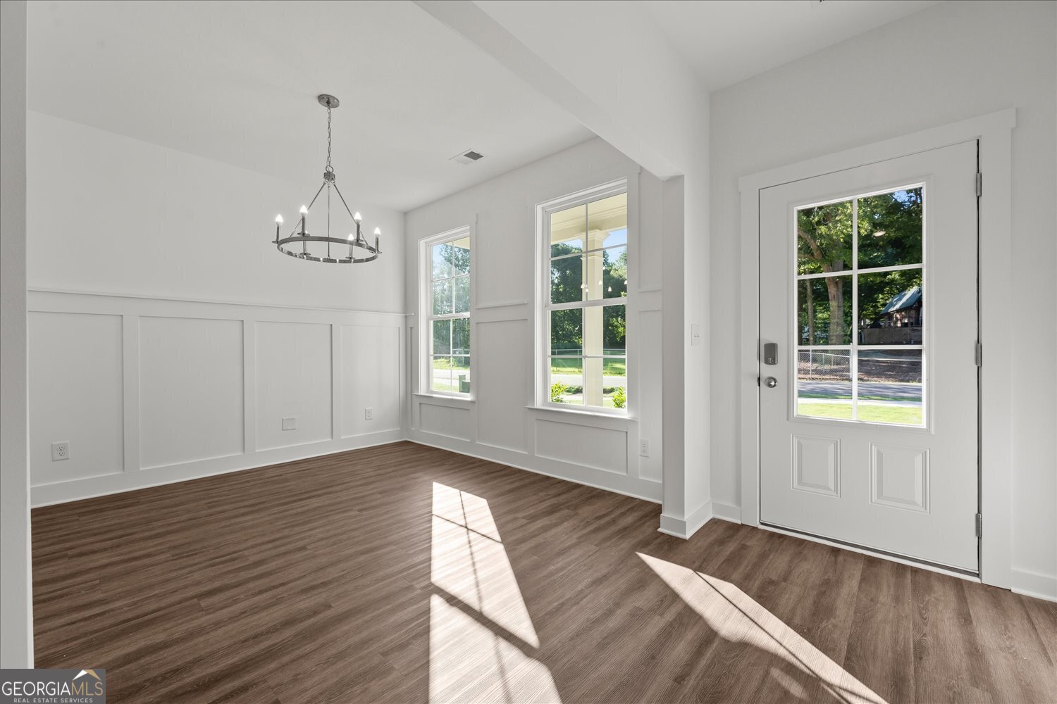 546 Lillian Way Statham - Photo 4