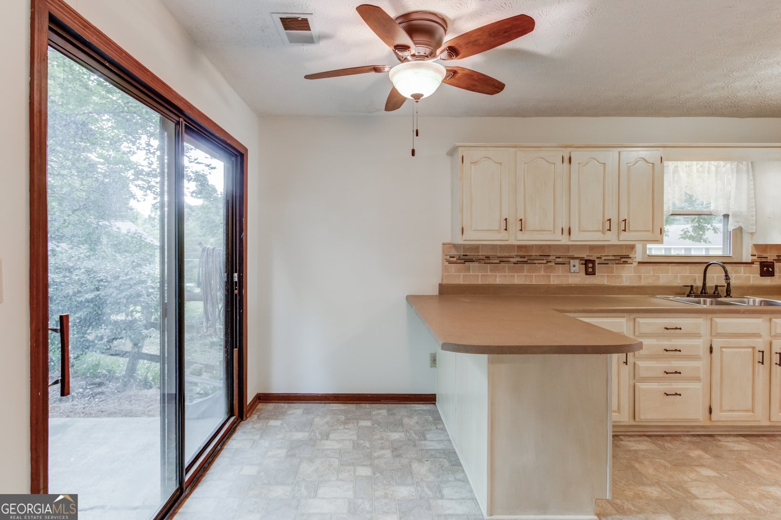 498 Candlewick Lane Lilburn - Photo 18