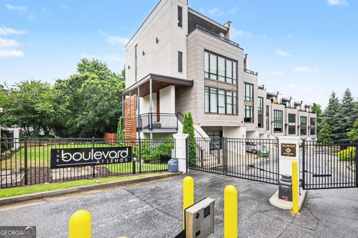 904 Lenox Boulevard Atlanta - main photo