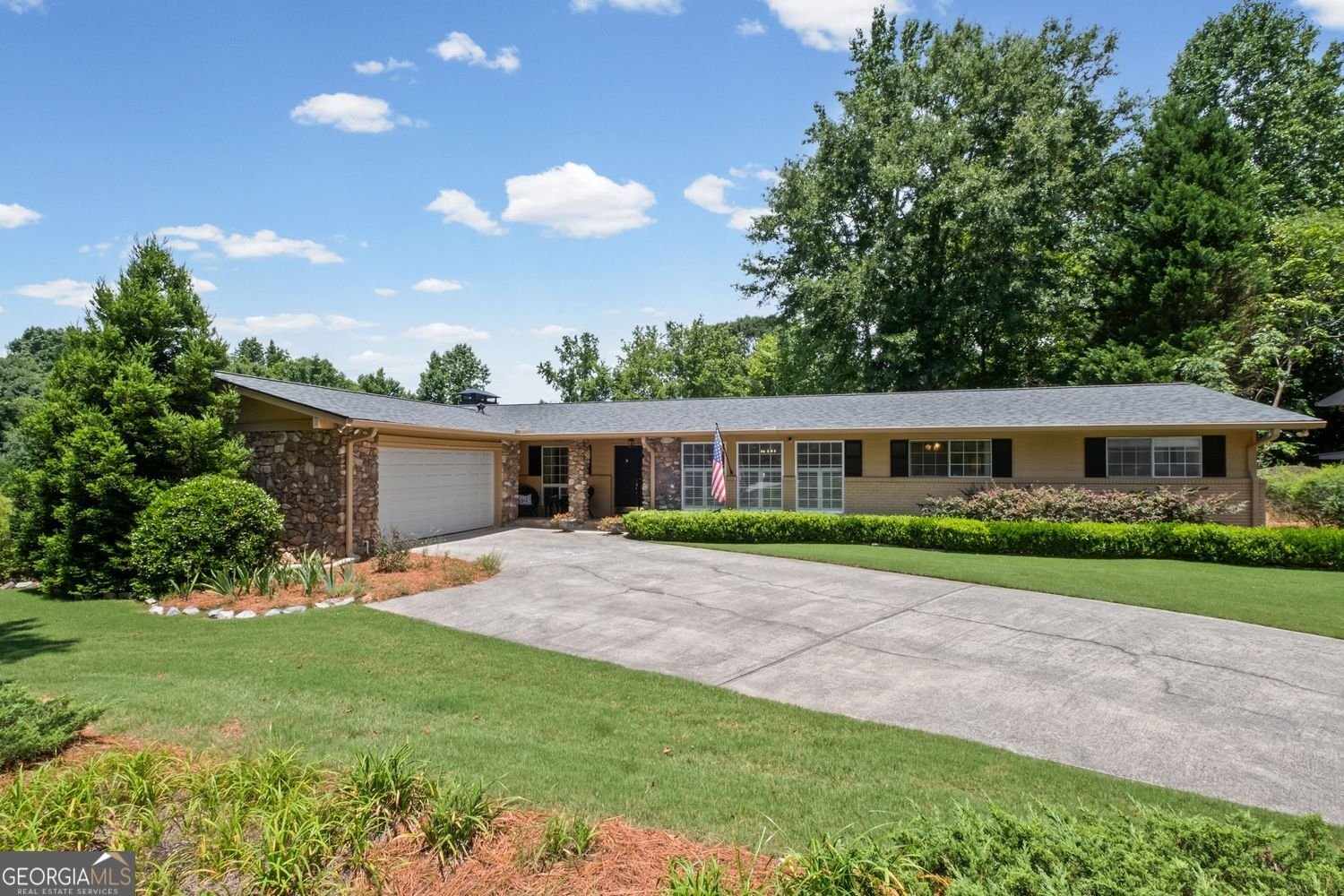 2730 Fontainebleau Drive Dunwoody - main photo