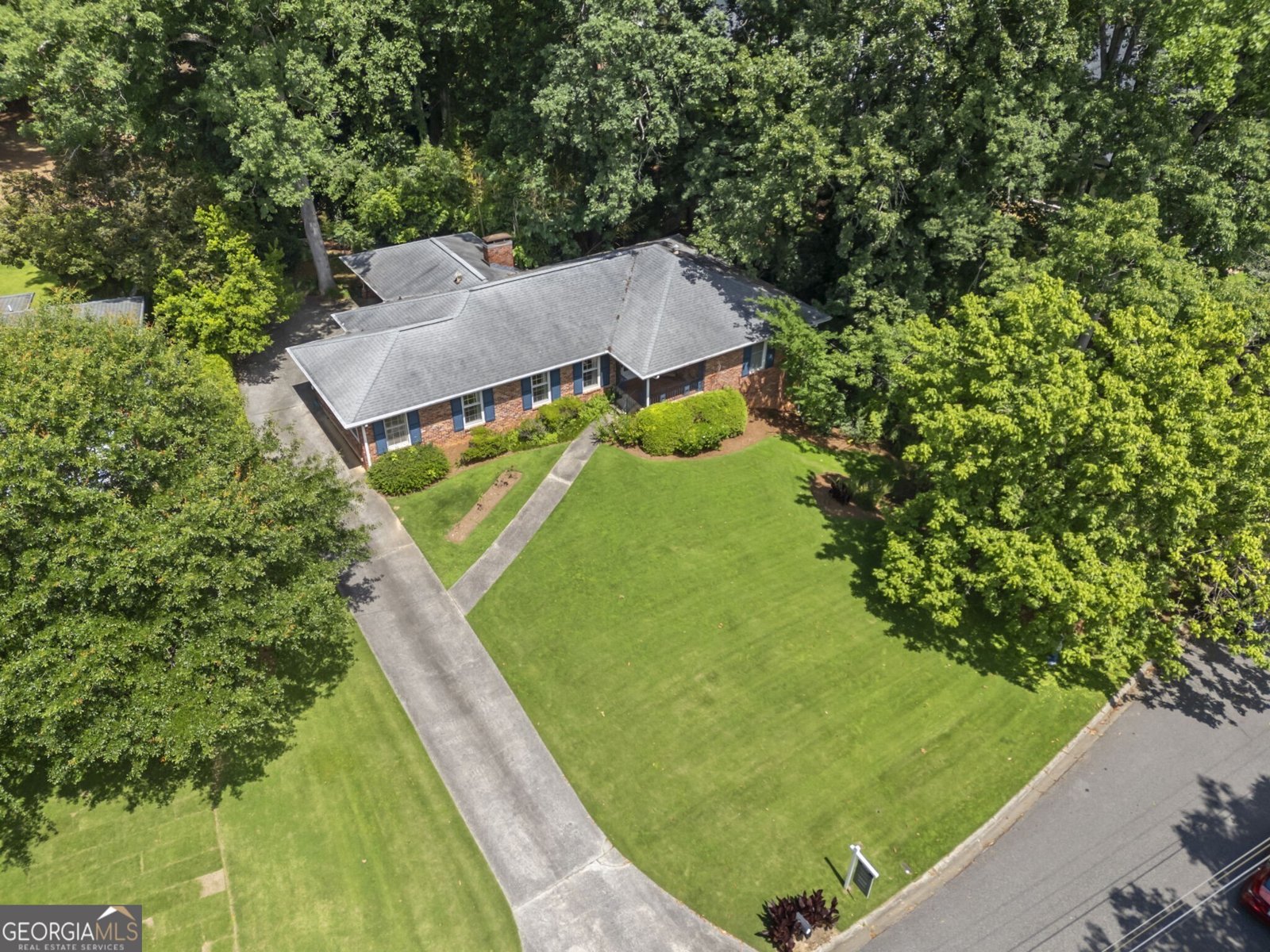 4870 Lansbury Drive Sandy Springs - Photo 6