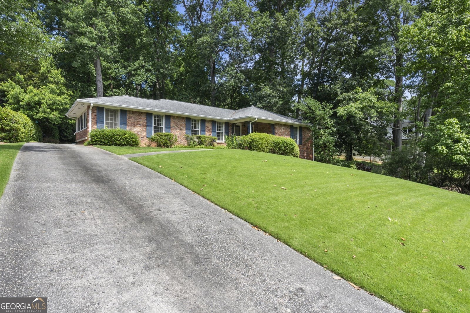 4870 Lansbury Drive Sandy Springs - Photo 8