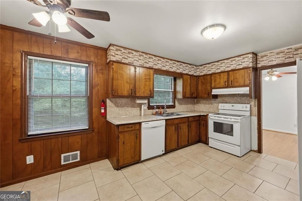4253 Dunstan Court Stone Mountain - Photo 16