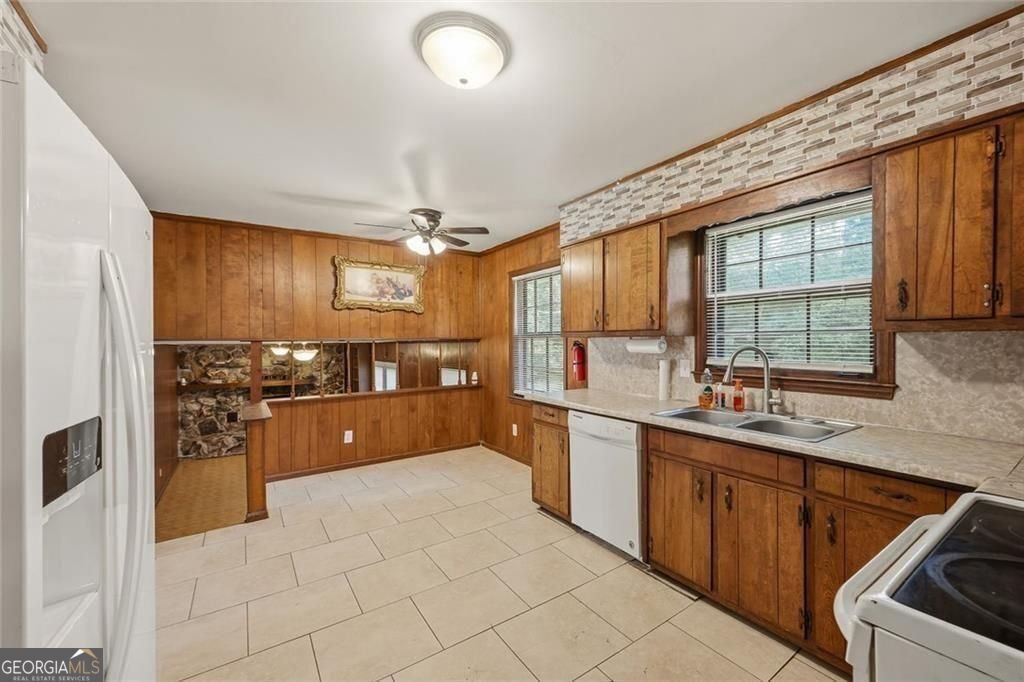 4253 Dunstan Court Stone Mountain - Photo 8