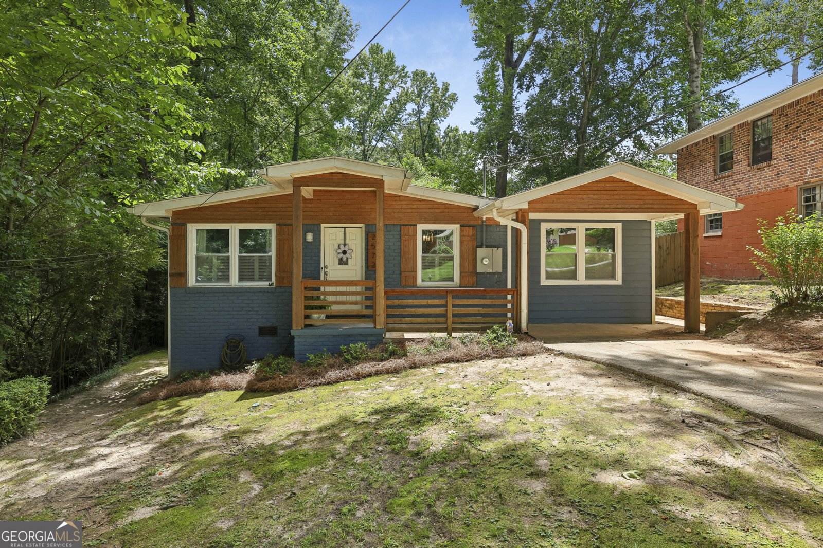2572 Warwick Circle Atlanta - main photo
