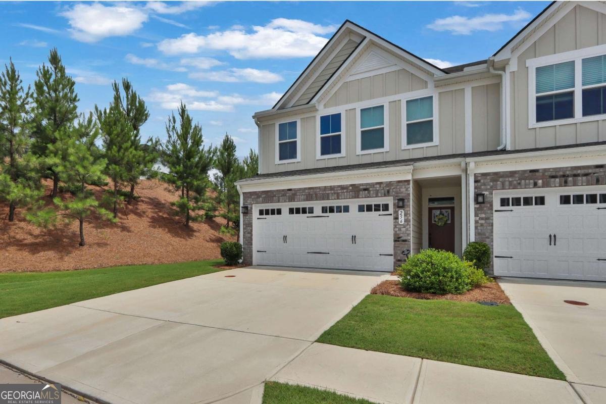 256 Salt Lake Lane Hoschton - main photo