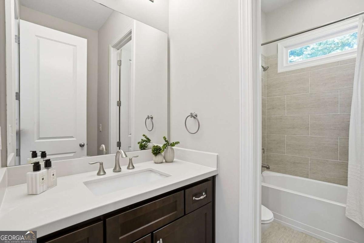 4540 Hawthorne Court Milton - Photo 6