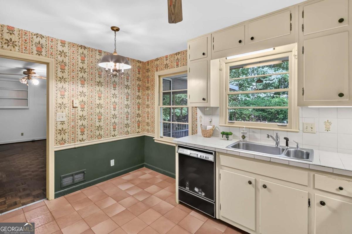 6885 Heathfield Drive Atlanta - Photo 11