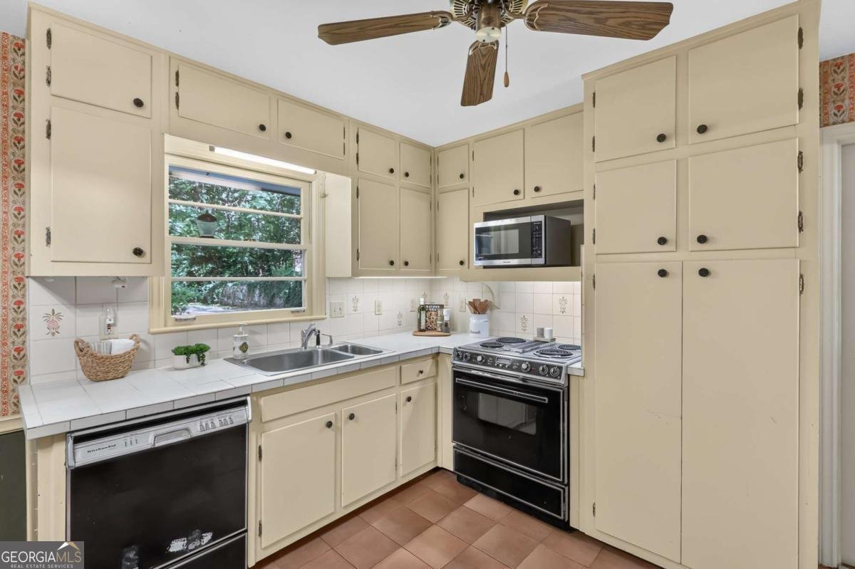6885 Heathfield Drive Atlanta - Photo 12