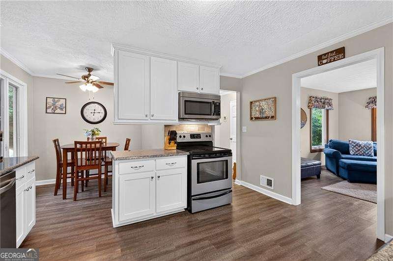 208 Nacoochee Drive Woodstock - Photo 6