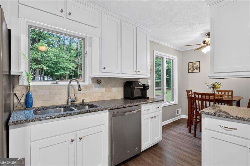 208 Nacoochee Drive Woodstock - Photo 8